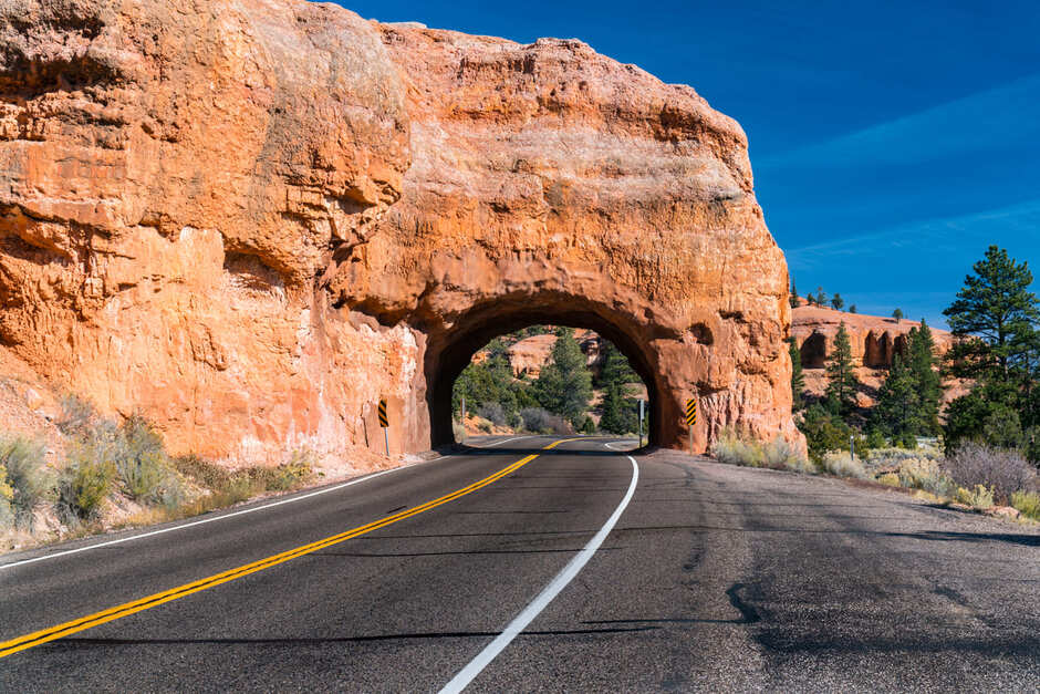 Utah, Red Canyon Highway 12 ©pabradyphoto- iStock-899749054 (M)