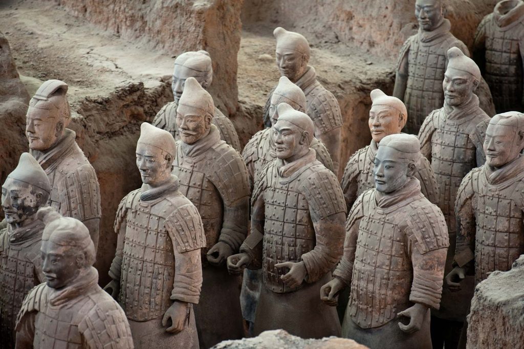 iStock-149483934-Chine,-Xian,-les-guerriers-en-terre-cuit-du-mausolée-de-l’empereur-Qin-Shi-Huang-Di-©Rolf_52