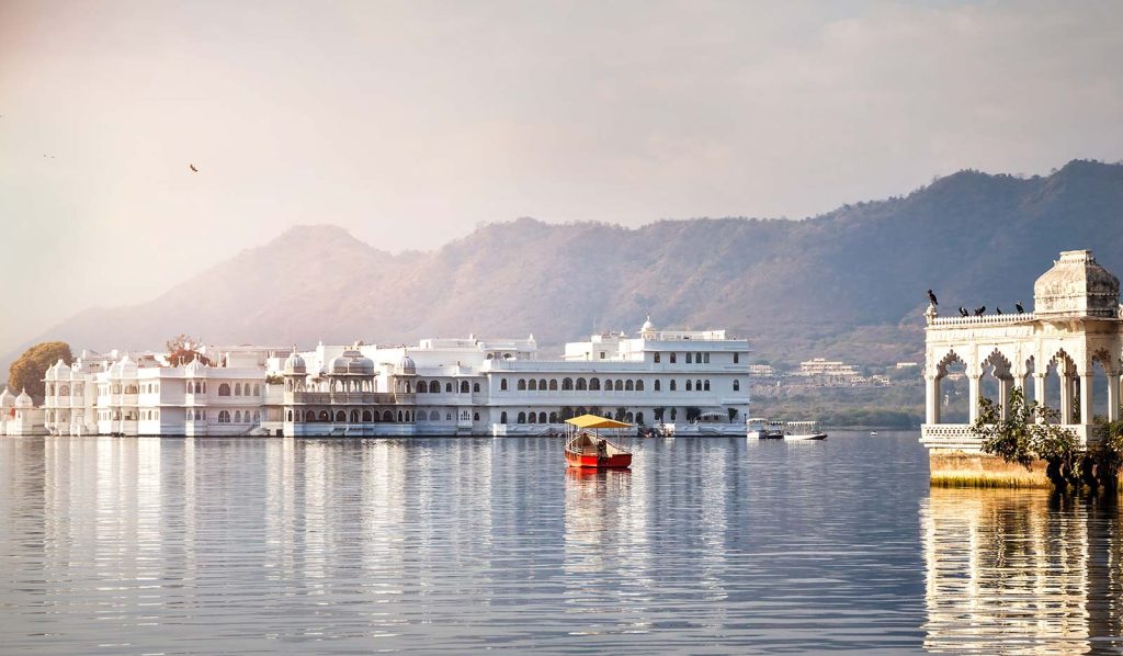 iStock-494468514-Inde-Udaipur-Lac-Pichola—Hotel-Palace-©byheaven