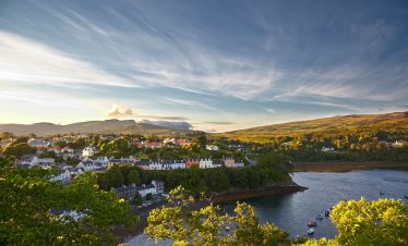 Ecosse_Portree_Isle_of_Sky_©zhuzhu_iStock-158587592