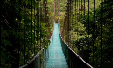 Costa-Rica-pont-suspendu-©-traveler