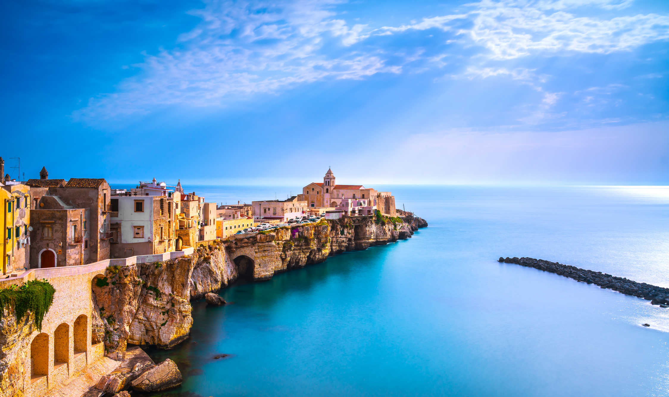 Les-Pouilles-Veste-Gargano-©StevanZZiStock-959099422.jpg