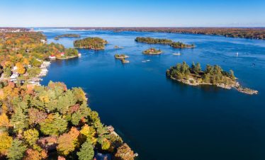Canada-Fotolia_124945354_S-Mille-Islands-in-Autumn-©-moneycue_canada.jpg