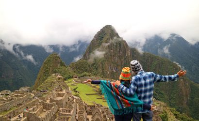 Couple en admiration face au Machu Picchu, Cusco