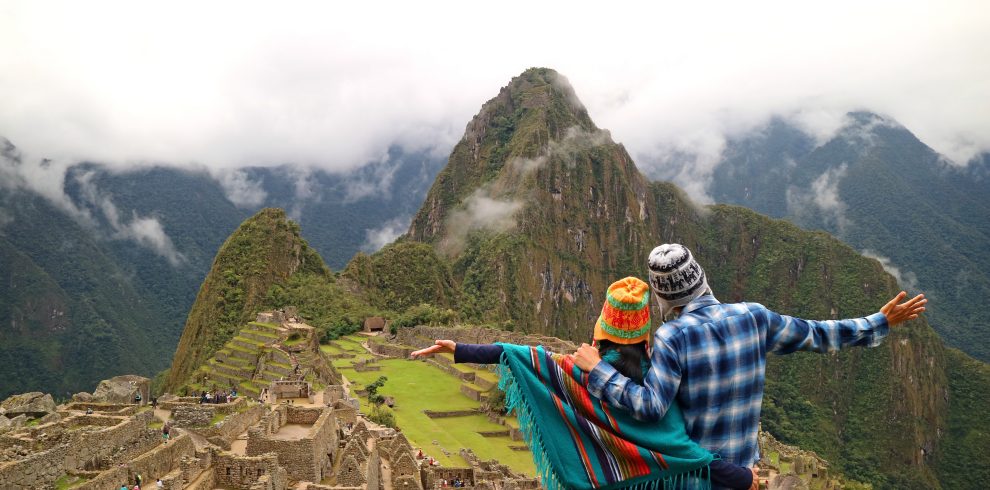 Couple en admiration face au Machu Picchu, Cusco