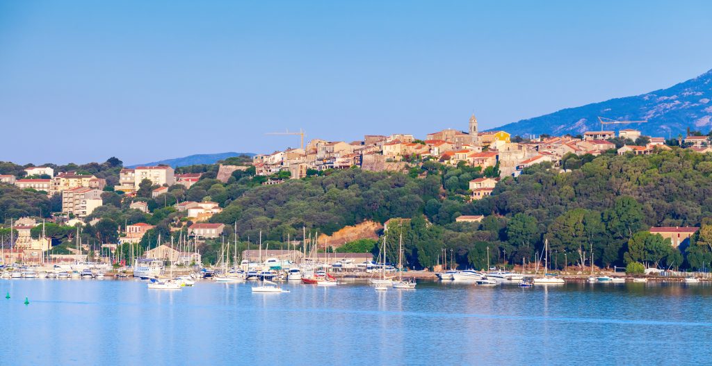 Corse-Porto-Vecchio-©eugenesergeeviStock