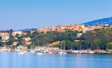 Corse-Porto-Vecchio-©eugenesergeeviStock