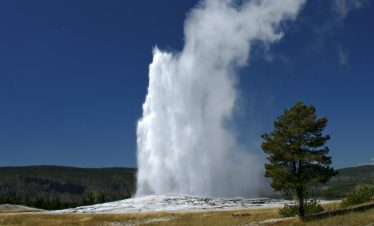 ellowstone N.P. - Old Faithful geyser Yellowstone-©NathanChor-