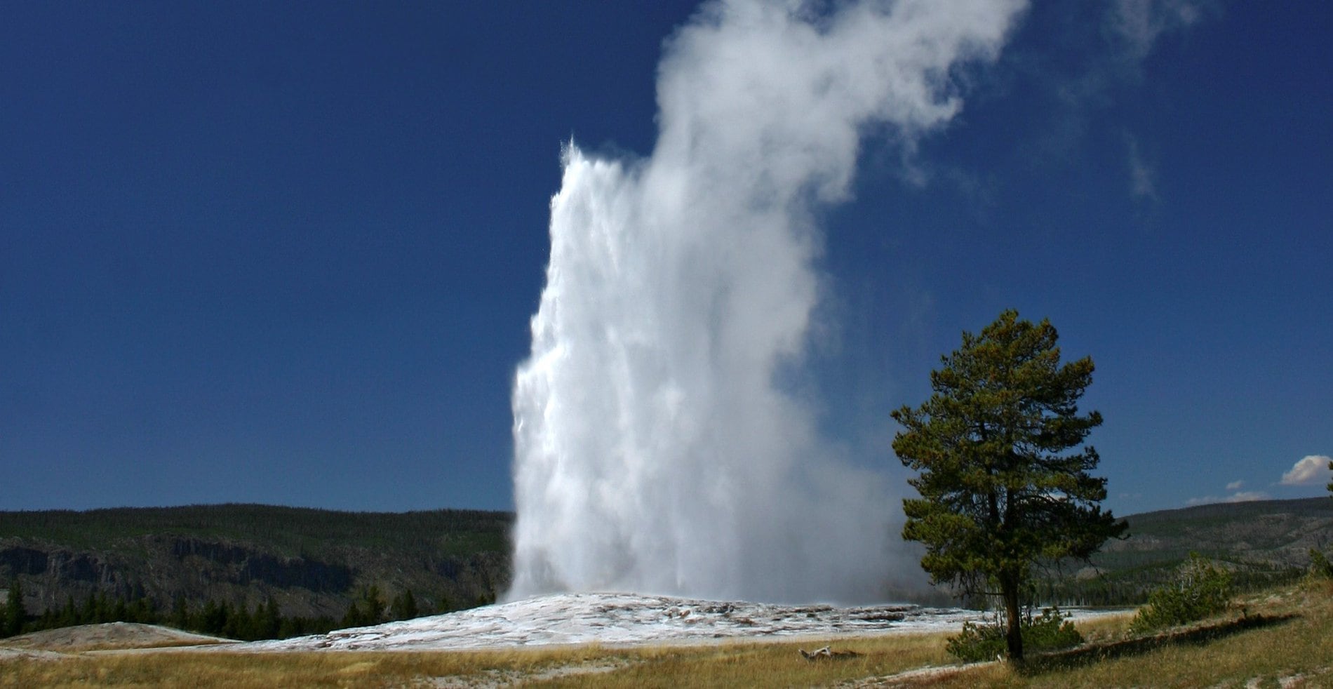 ellowstone N.P. - Old Faithful geyser Yellowstone-©NathanChor-
